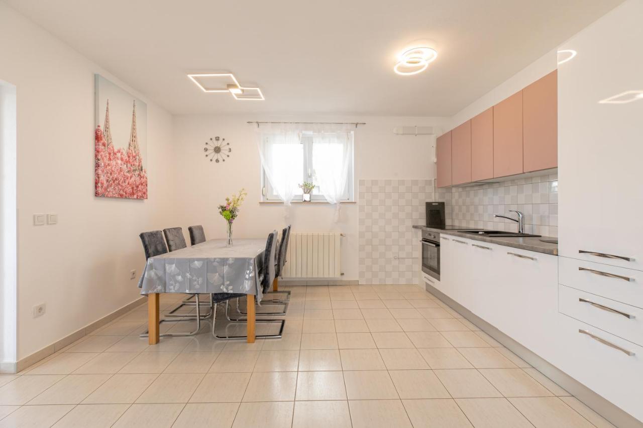Apartments Tina Stinjan Πούλα Εξωτερικό φωτογραφία