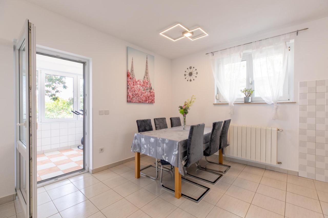 Apartments Tina Stinjan Πούλα Εξωτερικό φωτογραφία